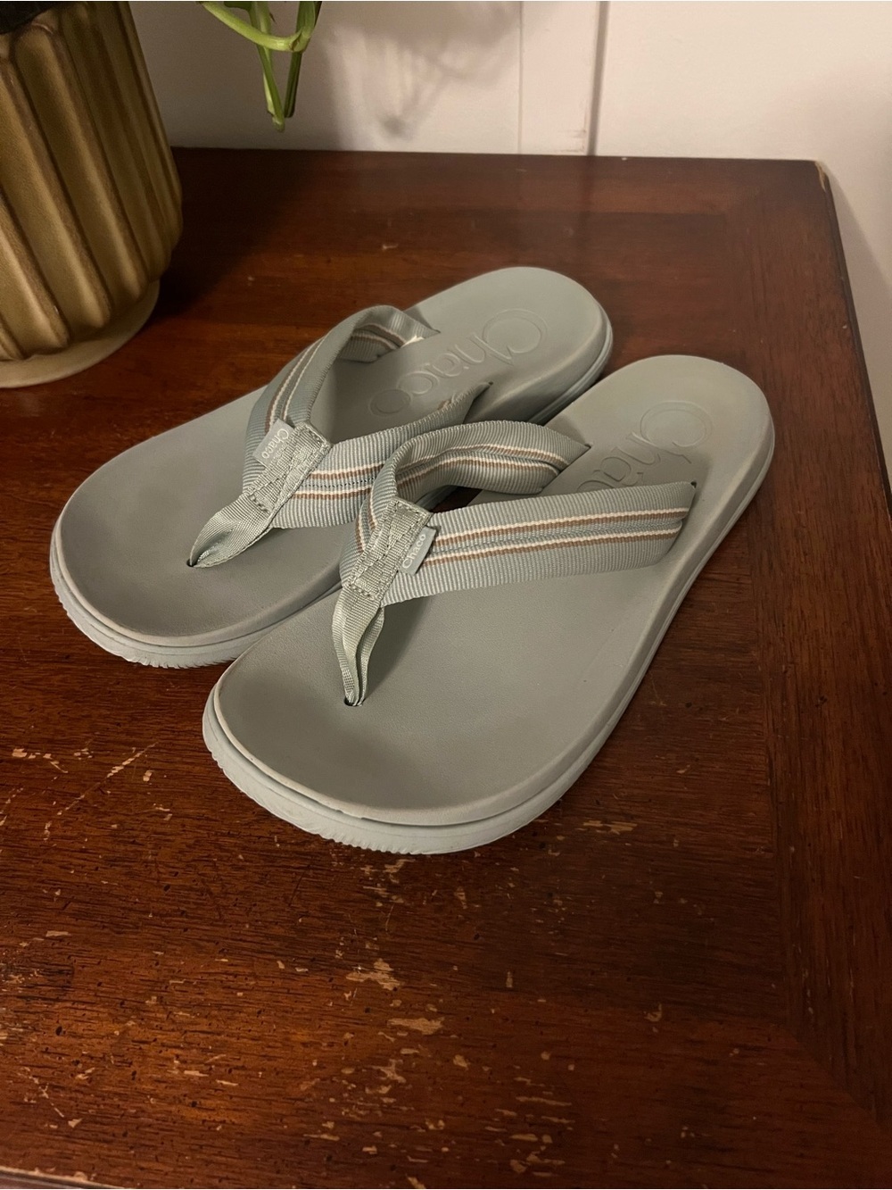 Chaco Chillos flip sandals in sadie aqua gray size 8